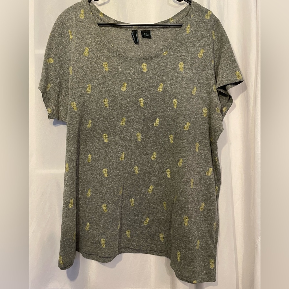 Cynthia Rowley Gray Tee with Yellow Pineapple Print